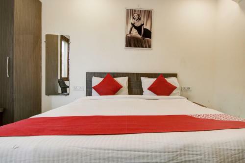 Oyo Flagship 76609 Shiv Hotel Sector 33 Begampur
