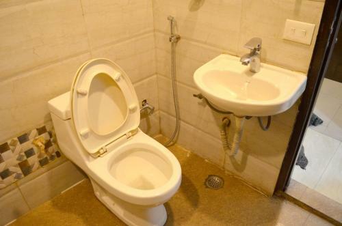 Hotel Bella 69 At Rk Ashram Metro Station