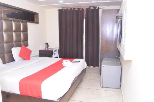 Hotel Bella 69 At Rk Ashram Metro Station