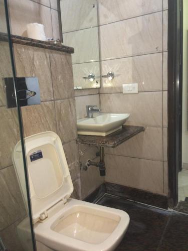 Hotel Bella 69 At Rk Ashram Metro Station