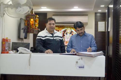 Hotel Bella 69 At Rk Ashram Metro Station