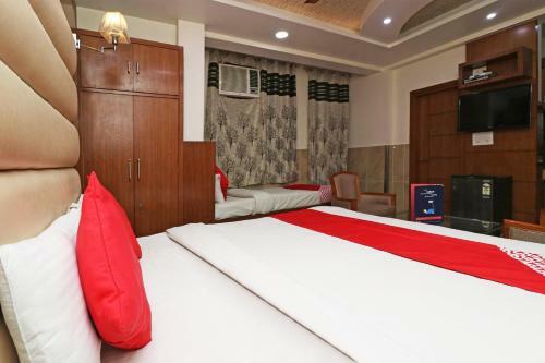 Hotel Hira Palace
