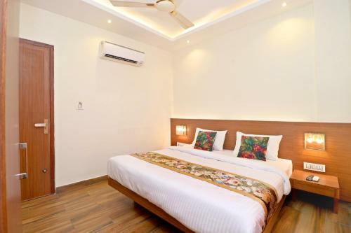 Oyo 16082 Hotel Imperial Corner