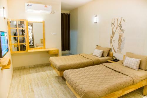 Lodge Rathna Square