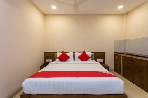 Oyo 75956 Hotel Grand