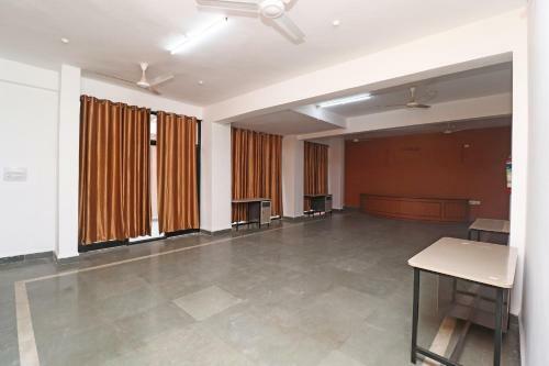 Hotel Oyo 26864 Affinity Palace