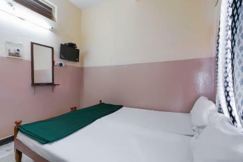 Hotel Spot On 48349 Sri Sai Lohith Lodge