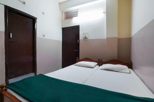 Hotel Spot On 48349 Sri Sai Lohith Lodge