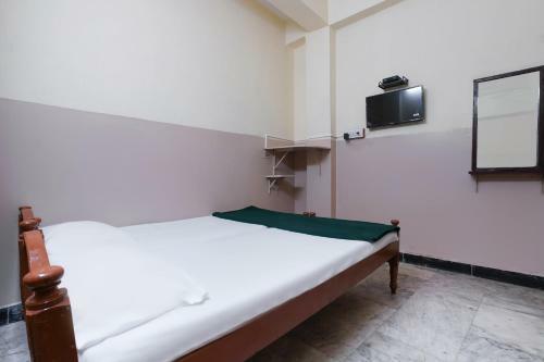 Hotel Spot On 48349 Sri Sai Lohith Lodge