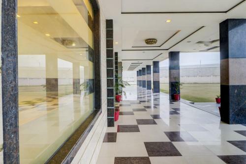 Oyo 77889 Hotel Viva City