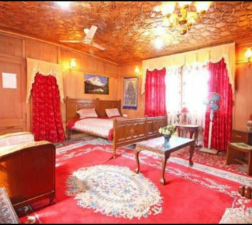 Houseboat Ghulam Khuroo Taj Palace