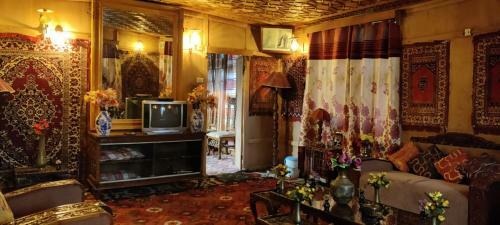 Houseboat Ghulam Khuroo Taj Palace