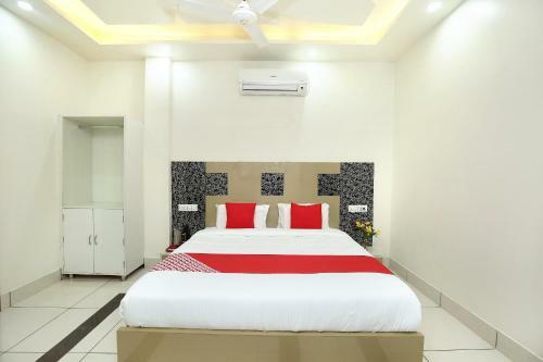Oyo 35464 Hotel Ls