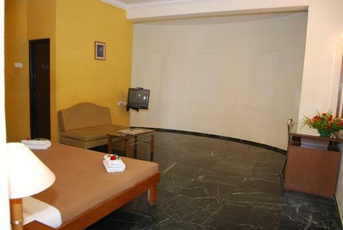 Hotel Vinayaga Excellency By Poppys Tirupur