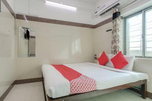 Oyo 75862 Ammayi Hotel - Temple Opposite