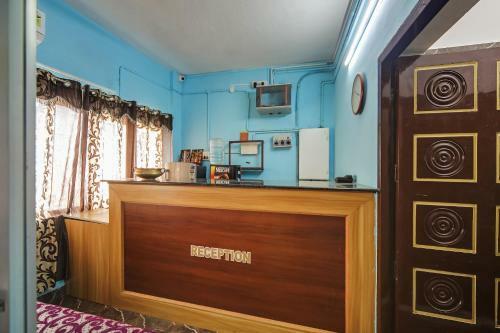 Oyo 75862 Ammayi Hotel - Temple Opposite
