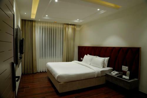 Dayal Hotel