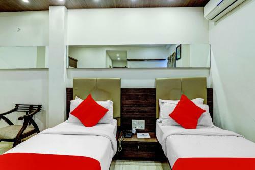 Oyo 70229 Hotel Skylight