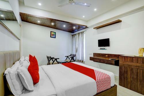 Oyo 70229 Hotel Skylight