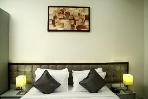 Park Iris Hotels, Governerpet