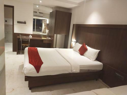 Hotel Monarch Express Panvel