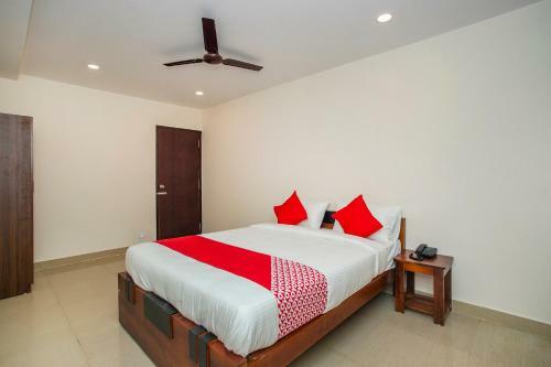 Hotel Spot On 74587 D C Guest House