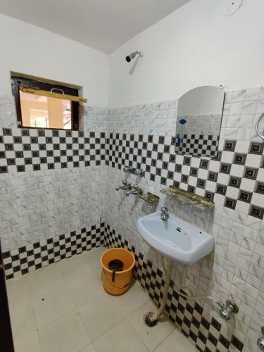 Albergue Hipostel Naddi (Mcleodganj)