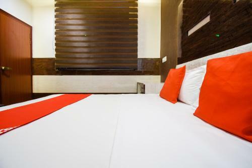 Oyo 70744 Hotel Atharv