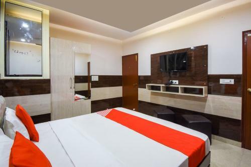 Oyo 70744 Hotel Atharv