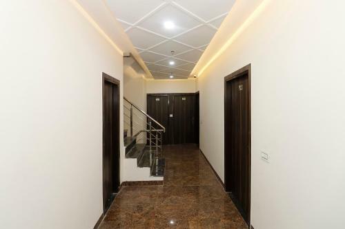Fabhotel Aura
