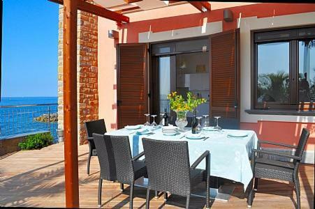 Acciaroli Villa Sleeps 3 Air Con