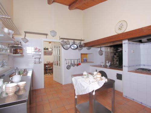 Peaceful Holiday Home In Acqualagna With Swimming Pool