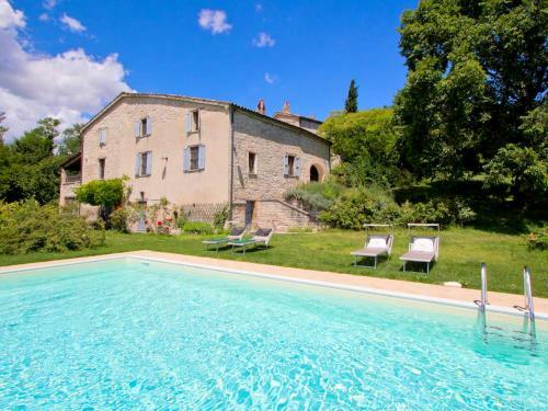 Peaceful Holiday Home In Acqualagna With Swimming Pool