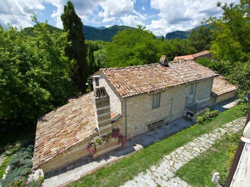 Peaceful Holiday Home In Acqualagna With Swimming Pool