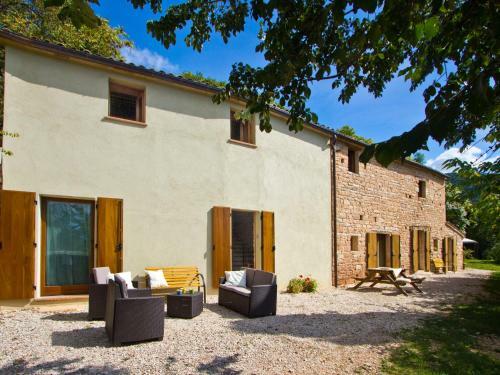 Graceful Holiday Home In Acqualagna With Swimming Pool