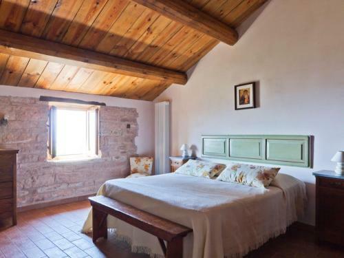 Graceful Holiday Home In Acqualagna With Swimming Pool