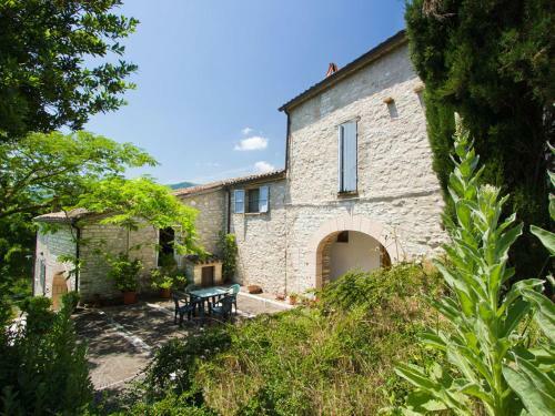 Pretty Holiday Home In Acqualagna With Swimming Pool