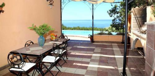 Alghero Villa Sleeps 6 Pool