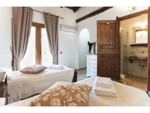 Villa Alghero, Casal Patern For 14 People With Swimming Pool