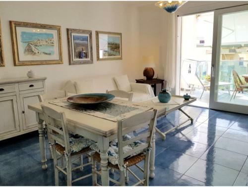 Oltremare Apartment With Large Veranda For 6 People
