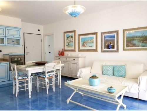 Oltremare Apartment With Large Veranda For 6 People