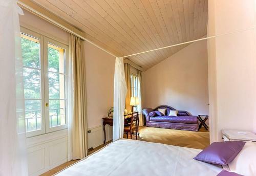 Annone Di Brianza Villa Sleeps 21 With Pool And Air Con