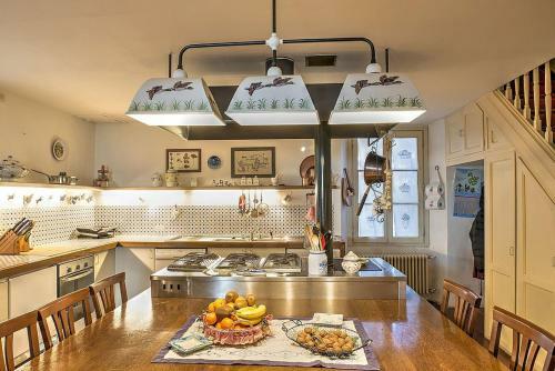 Annone Di Brianza Villa Sleeps 21 With Pool And Air Con