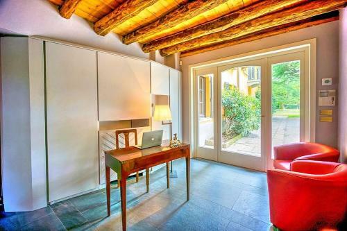 Annone Di Brianza Villa Sleeps 21 With Pool And Air Con