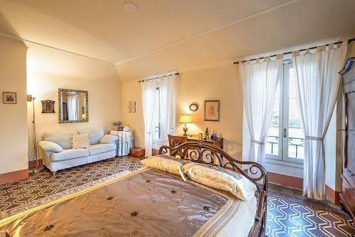 Annone Di Brianza Villa Sleeps 21 With Pool And Air Con