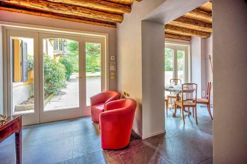 Annone Di Brianza Villa Sleeps 21 With Pool And Air Con