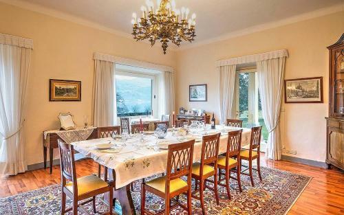 Annone Di Brianza Villa Sleeps 21 With Pool And Air Con