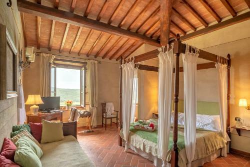 Arezzo Villa Sleeps 20 With Pool