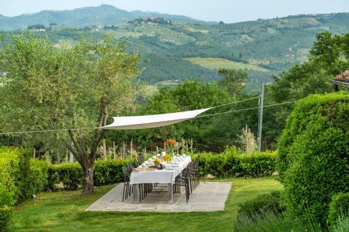 Arezzo Villa Sleeps 20 With Pool