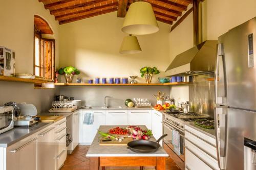 Arezzo Villa Sleeps 20 With Pool